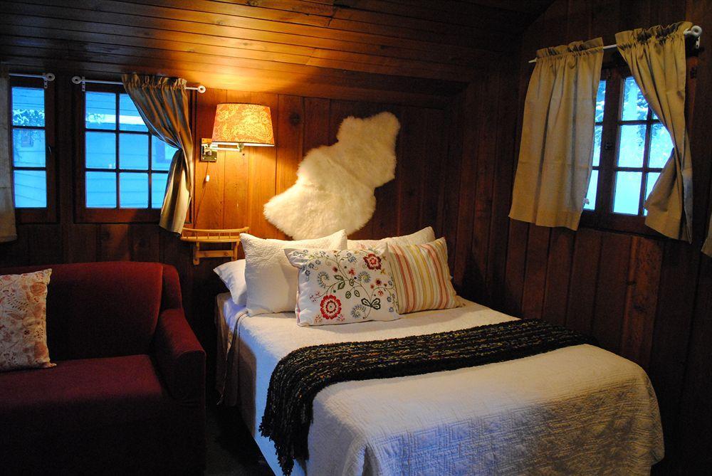 Rundle Chalets Канмор Экстерьер фото