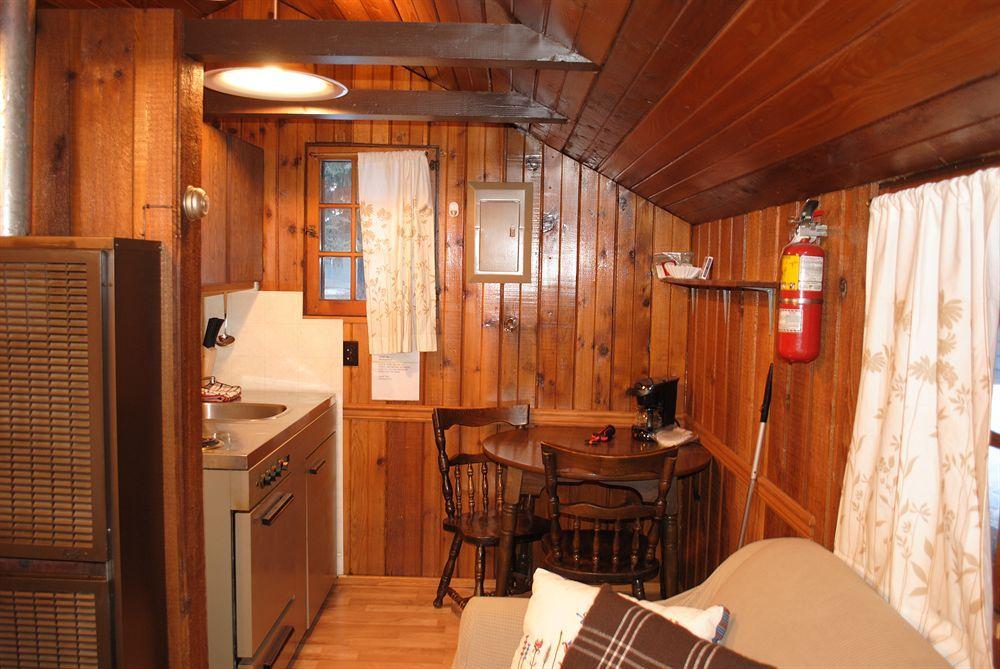 Rundle Chalets Канмор Экстерьер фото