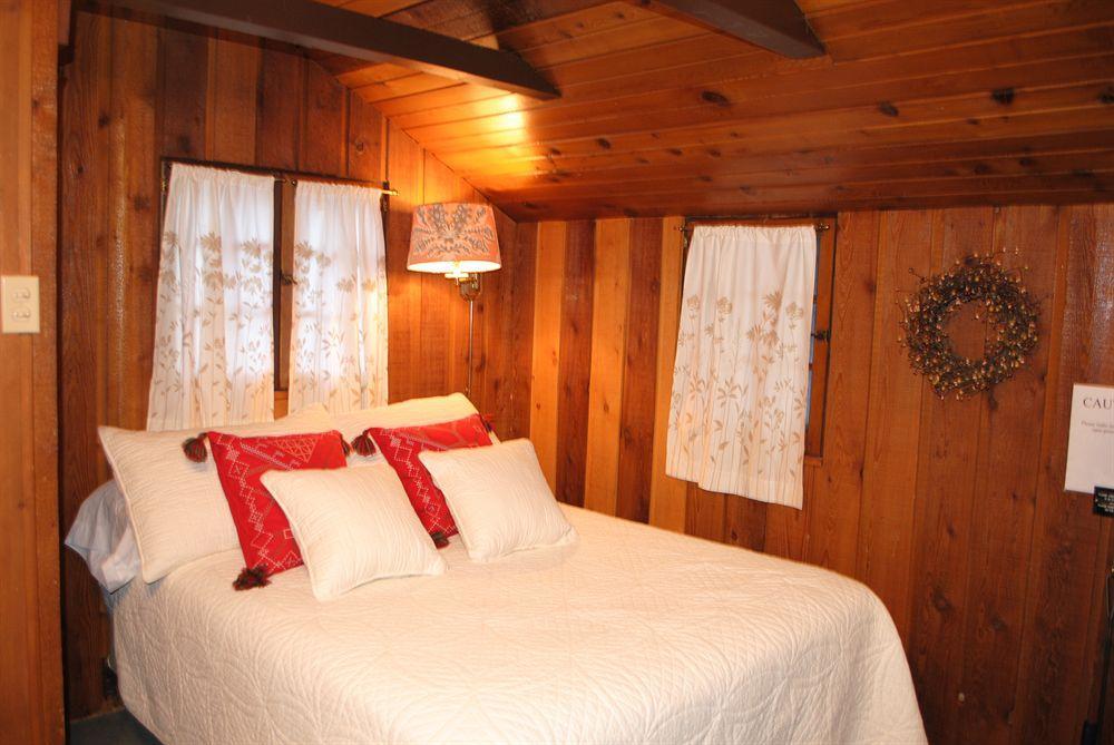 Rundle Chalets Канмор Экстерьер фото