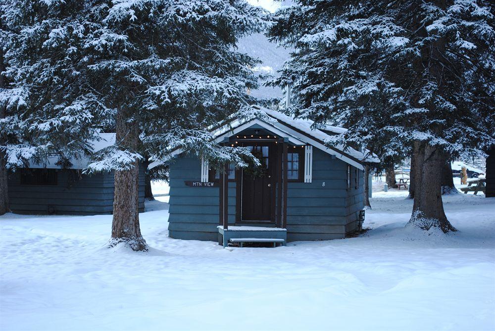 Rundle Chalets Канмор Экстерьер фото