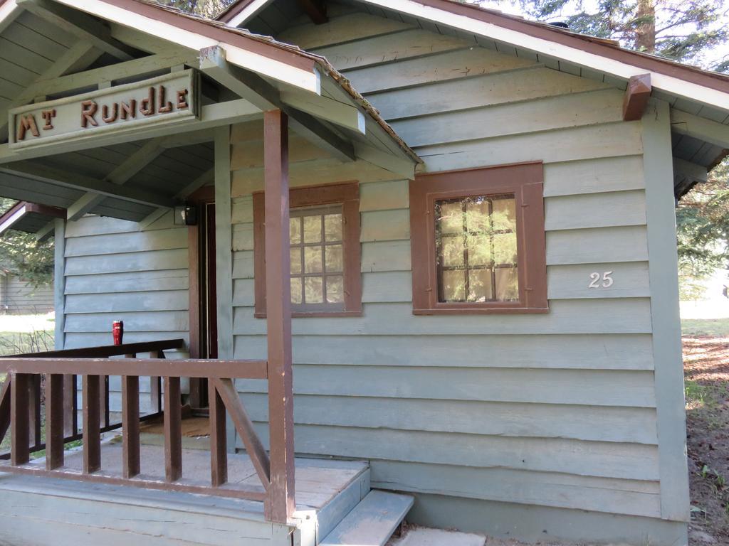 Rundle Chalets Канмор Экстерьер фото