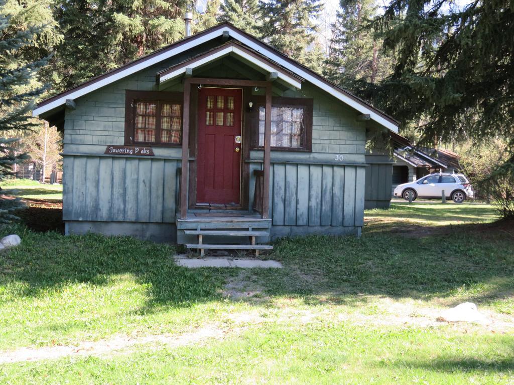 Rundle Chalets Канмор Экстерьер фото