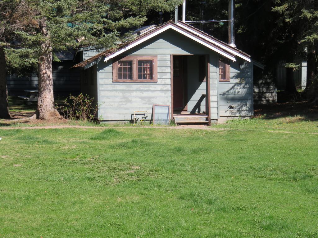 Rundle Chalets Канмор Экстерьер фото