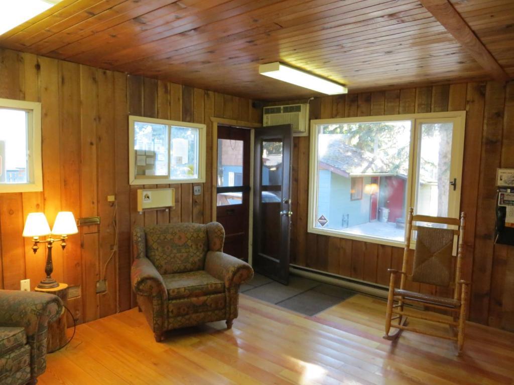Rundle Chalets Канмор Экстерьер фото