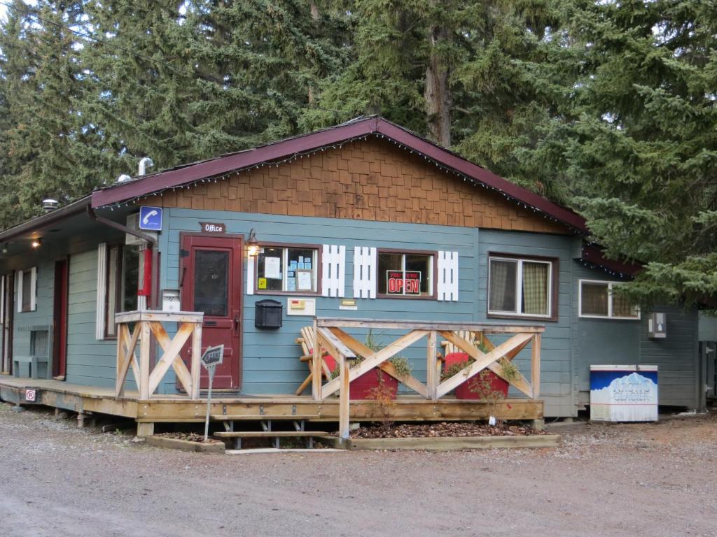 Rundle Chalets Канмор Экстерьер фото