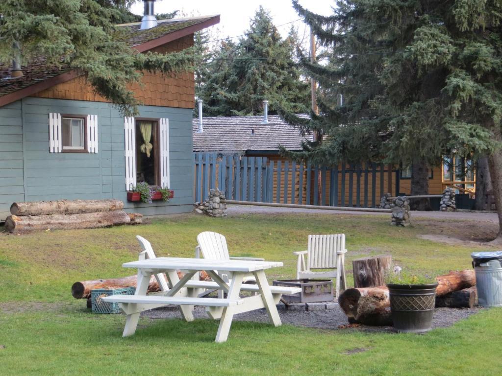 Rundle Chalets Канмор Экстерьер фото