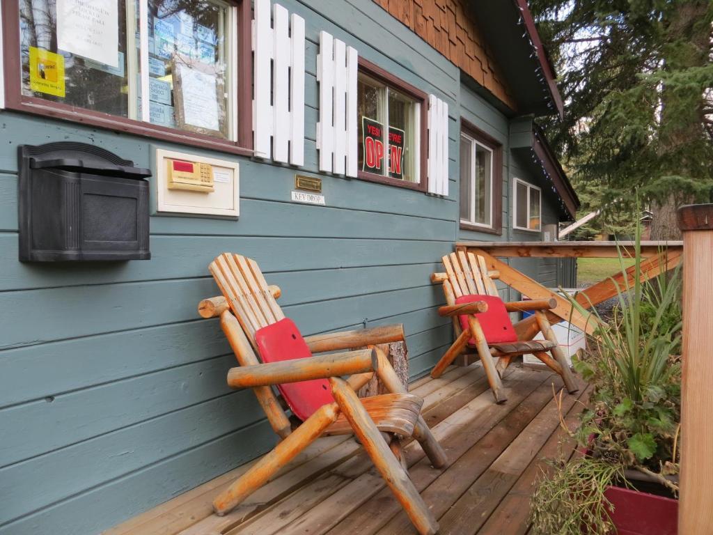 Rundle Chalets Канмор Экстерьер фото