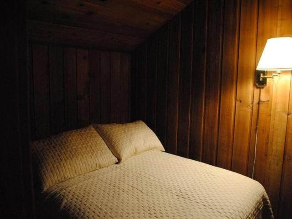 Rundle Chalets Канмор Экстерьер фото