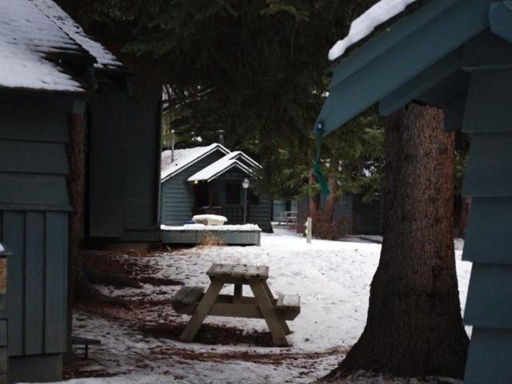 Rundle Chalets Канмор Экстерьер фото