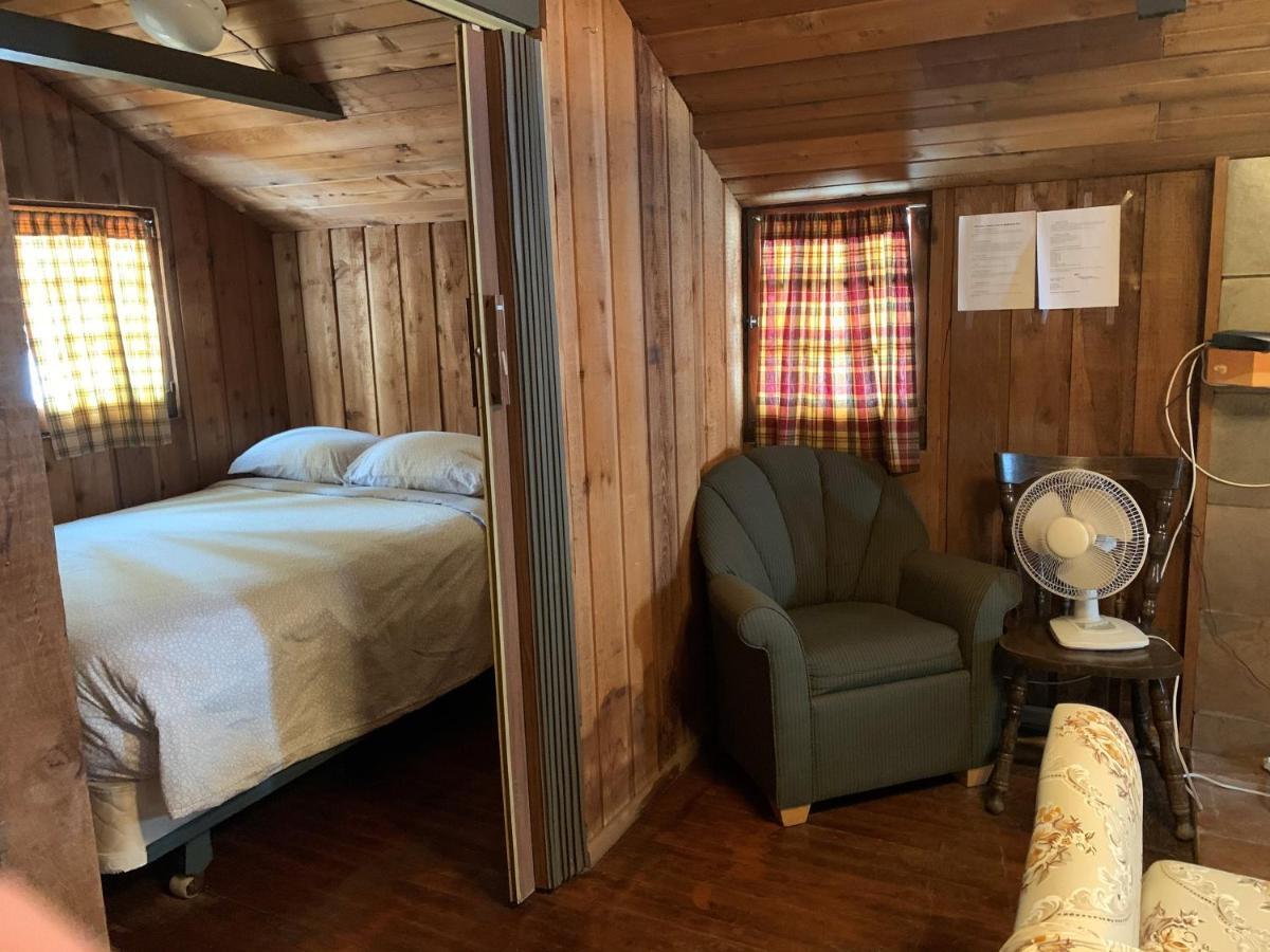Rundle Chalets Канмор Экстерьер фото